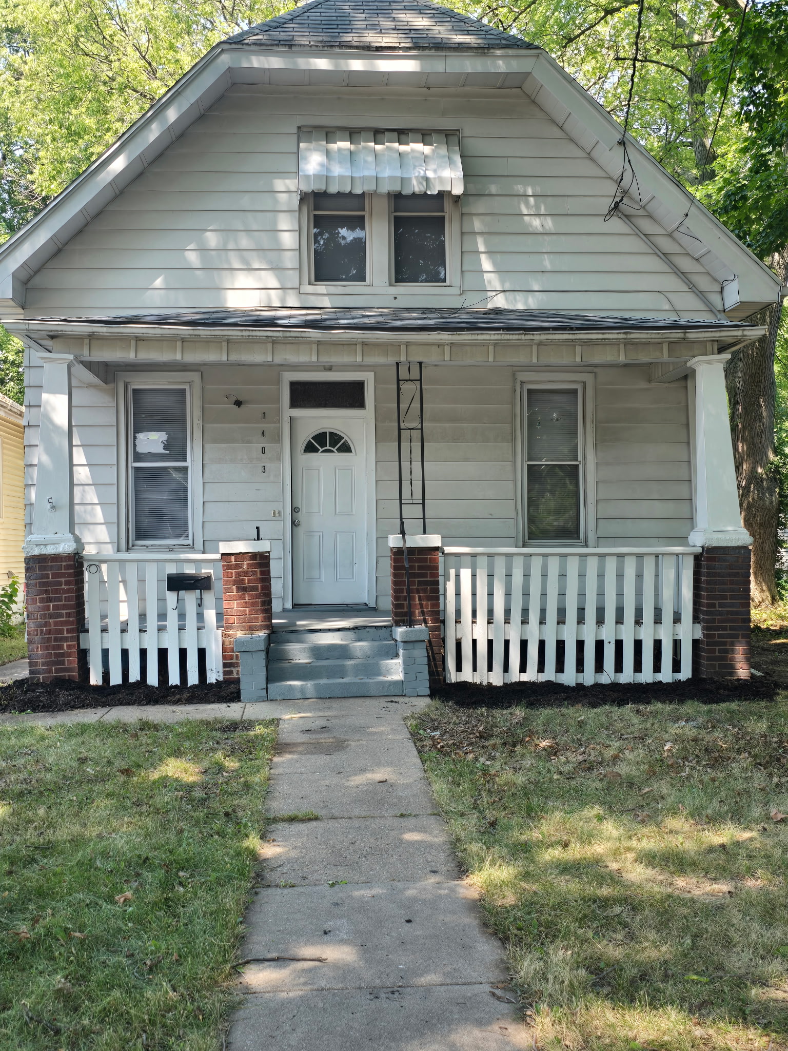 1403 North Machin Avenue